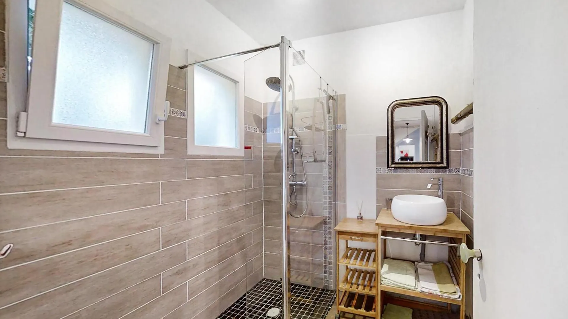 3 Bedroom Awesome Apartment In Locmariaquer