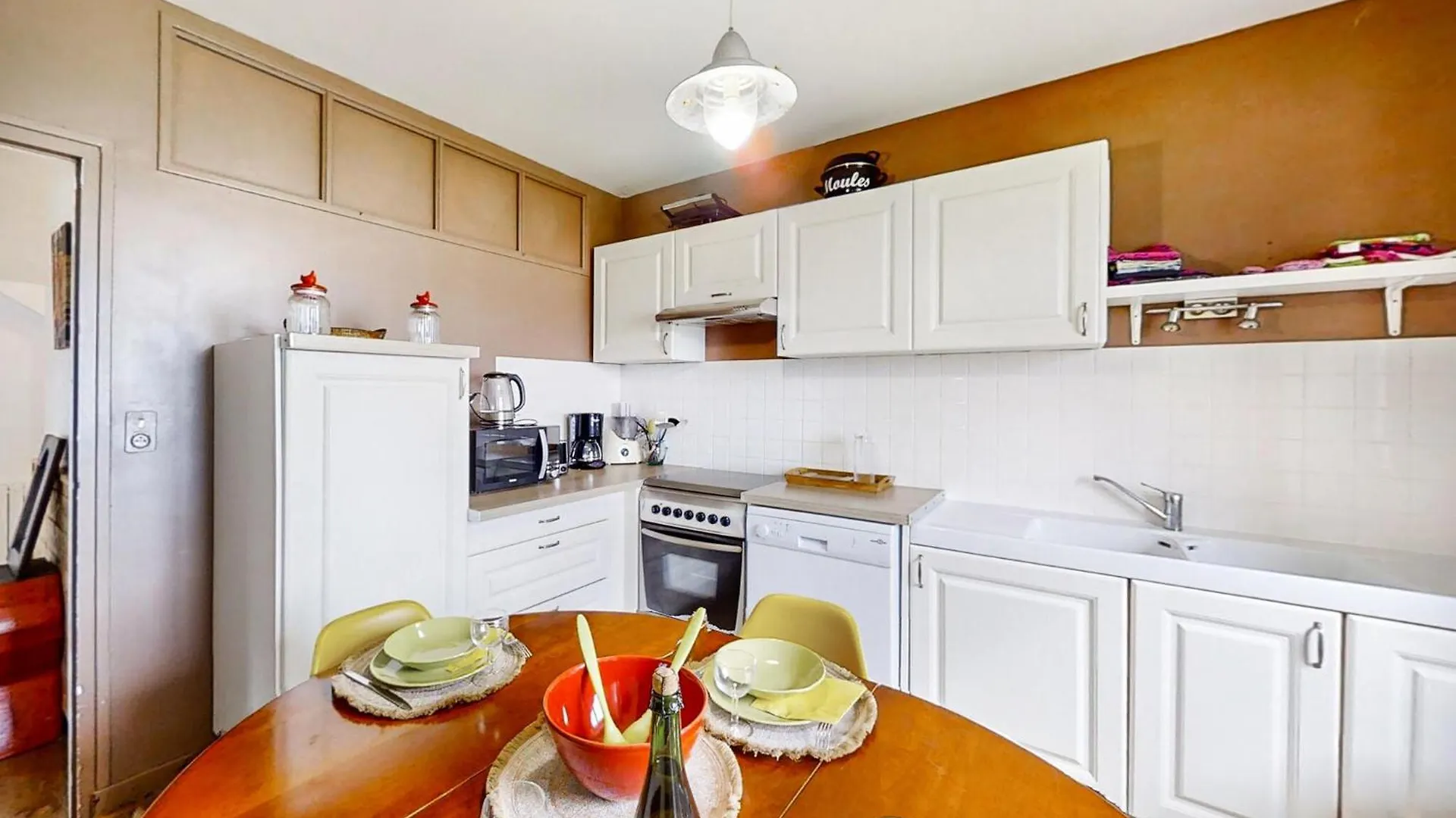 3 Bedroom Awesome Apartment In Locmariaquer