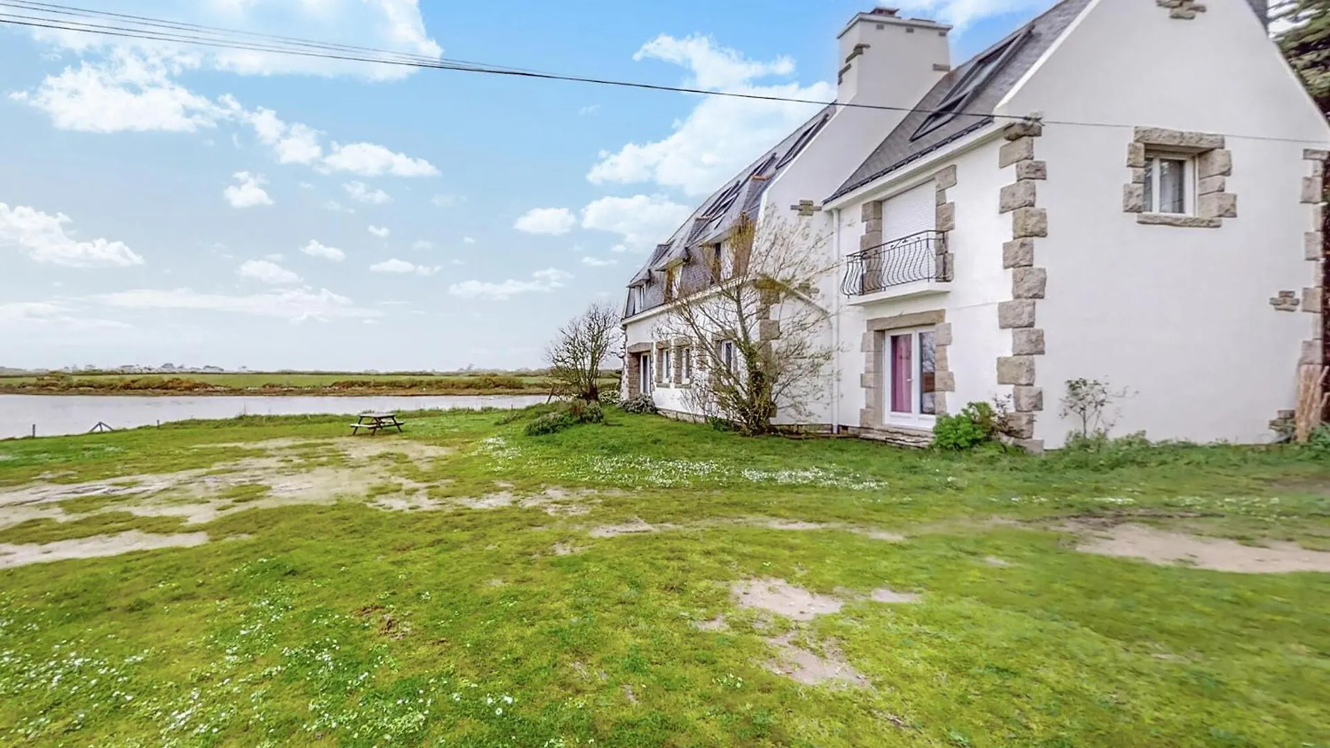 3 Bedroom Awesome Apartment In Locmariaquer